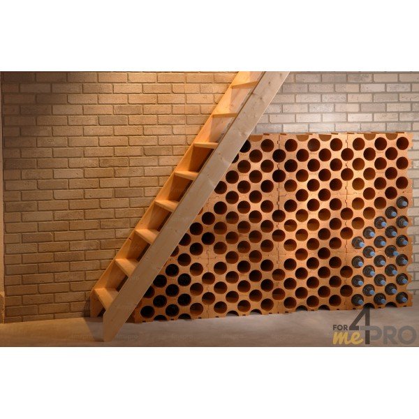 Range bouteille sous escalier