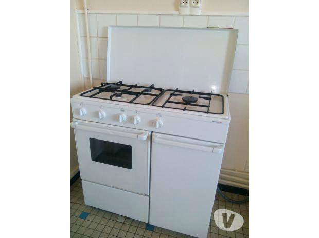 Gaziniere avec range bouteille gaz