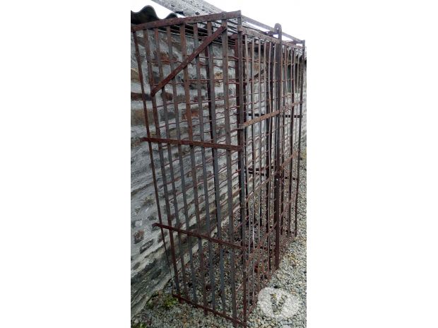 Porte bouteille ancien en fer
