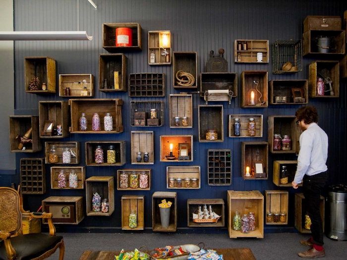 Etagere et boite a vin
