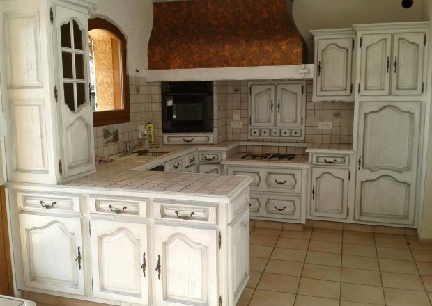 Peindre une cuisine en bois chêne - Livreetvin.fr